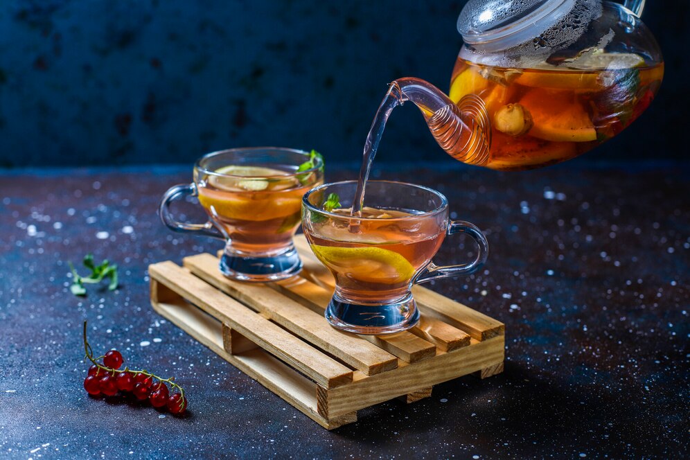 homemade-fruit-berry-tea-with-mint_114579-11294.jpg