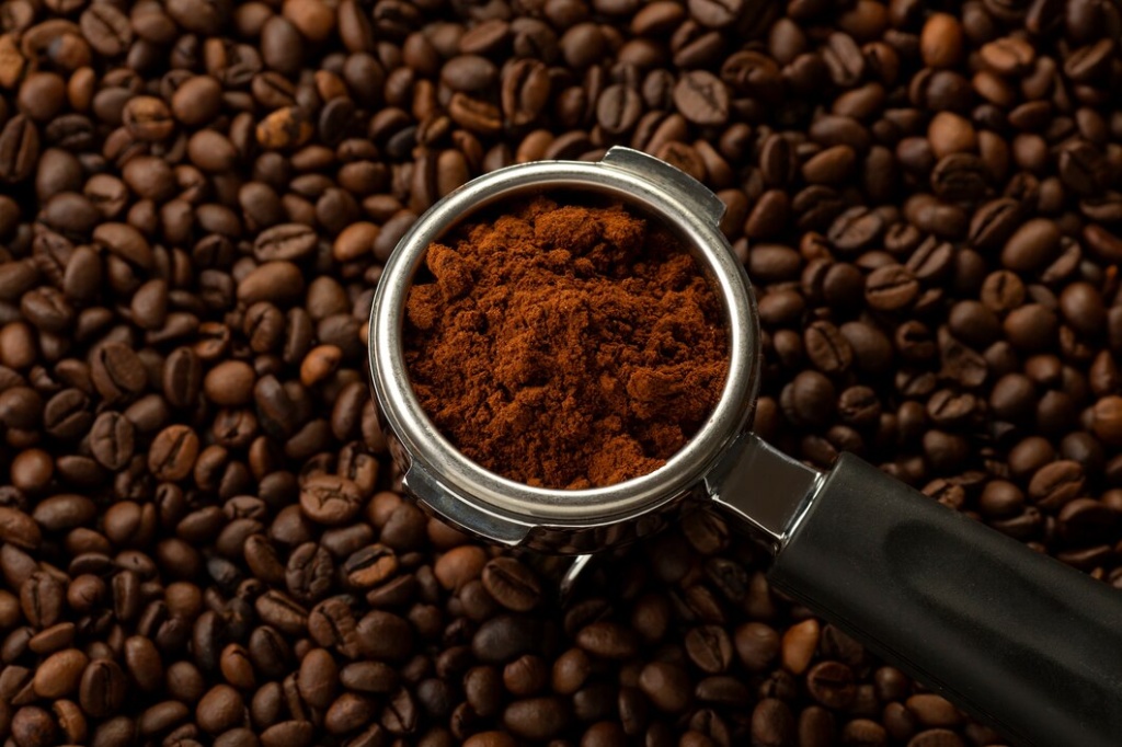 tool-used-coffee-press_23-2149878075.jpg