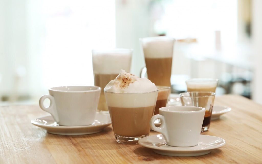 coffees-table_144627-34936.jpg