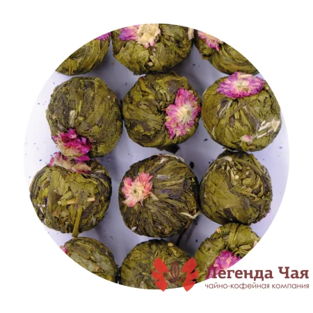 связанный клубничный